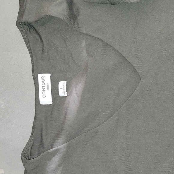 Contour Fixture BodysuitBody-hugging V-neck longsleeve bodysuit Size S - Picture 3 of 11